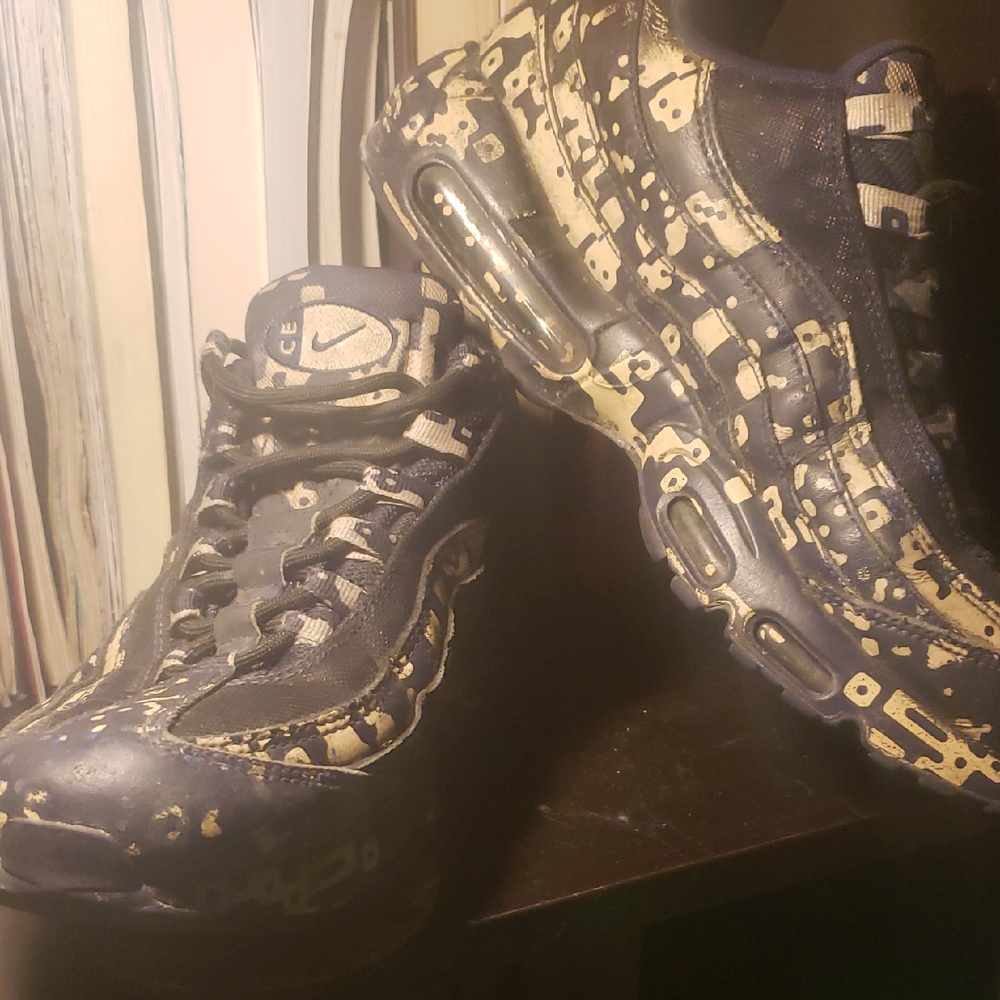 Nike Black and Beige Patterned Air Max Sneakers